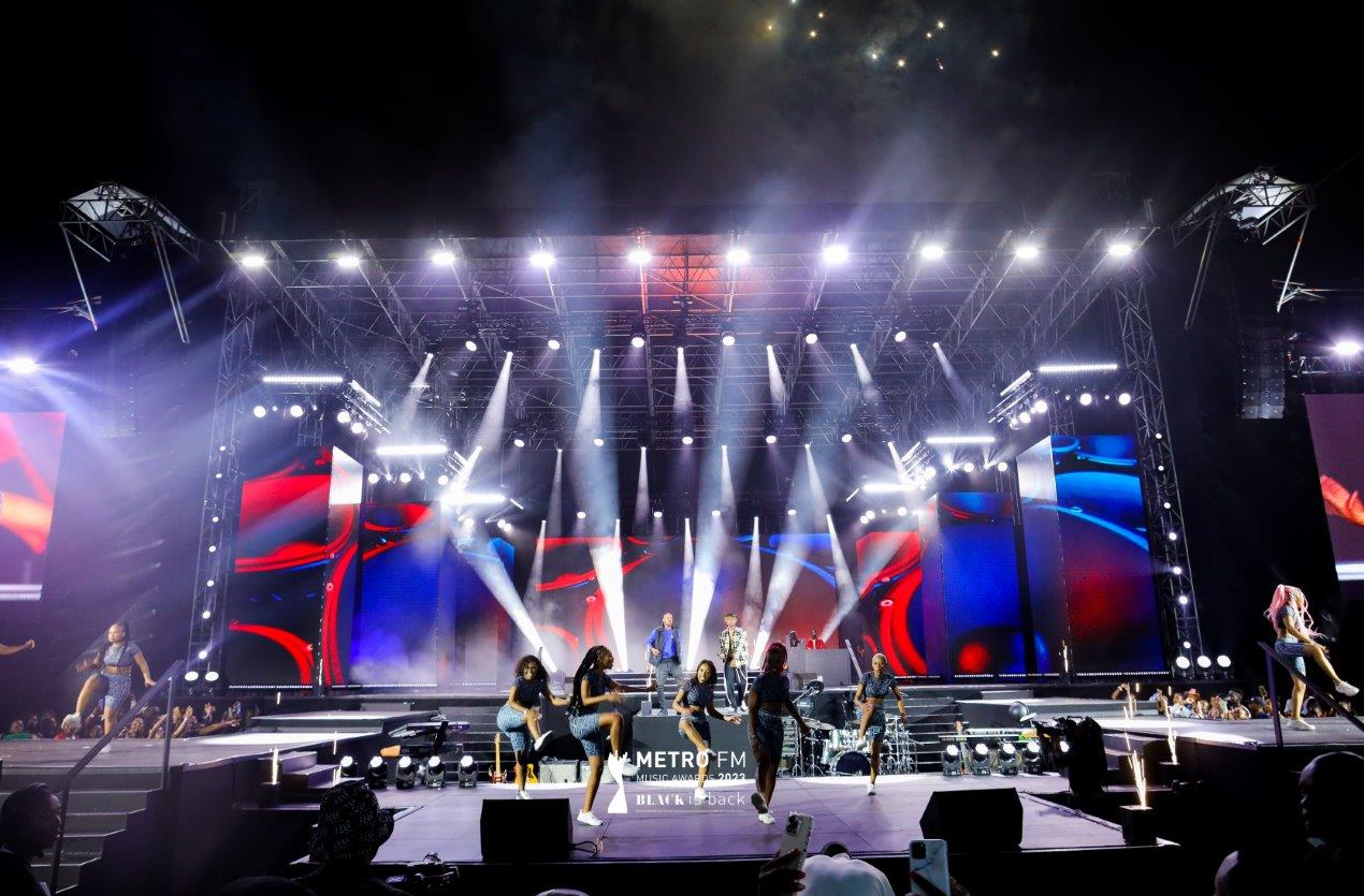 Metro FM Awards 2023 — Black is Back stage with dancers, red and blue LED screens
